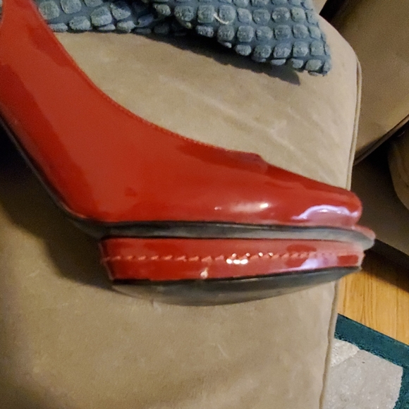 Guess Deep red open toed pumps - Picture 5 of 6